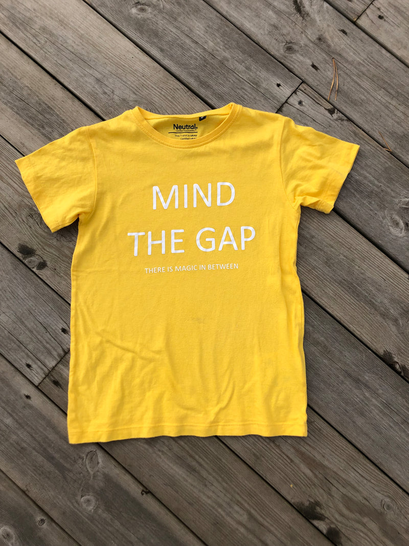 T-shirt - MIND THE GAP - Barn
